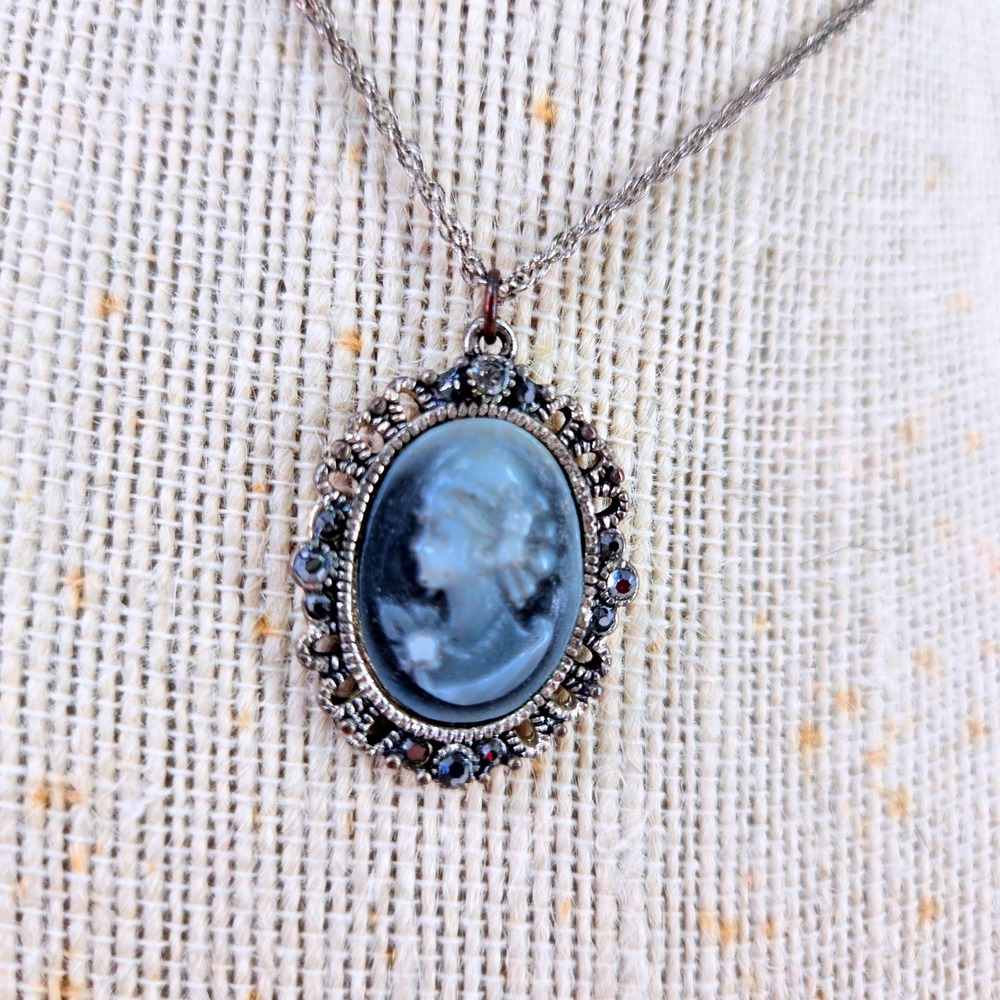Vintage Style Grey Cameo Pendant Necklace Silver Tone Marcasite Accents retro